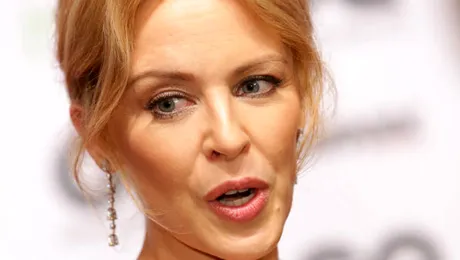 Un CUTREMUR pentru Kylie Minogue!