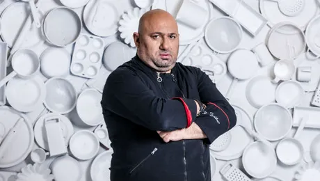 De ce poartă Chef Scărlătescu mereu pantofi roşii? – FOTO
