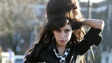 Amy Winehouse, din nou la spital din cauza sanilor