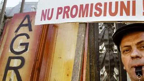 Protest al fermierilor la Ministerele Finantelor si al Agriculturii (POZE)