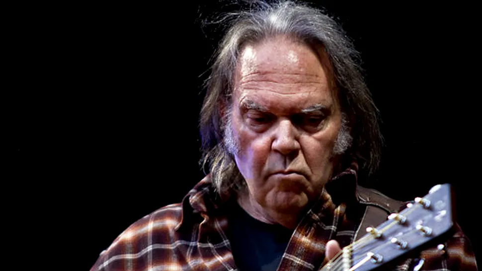 Neil Young anunţă lansarea unui album alături de orchestră şi cor