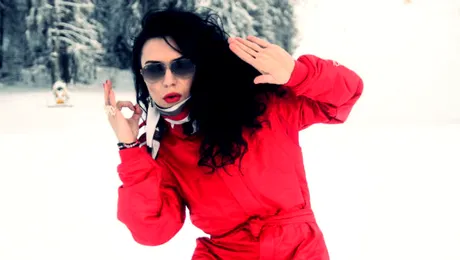 DJ Wanda se încălzeşte cu palincă de Bihor