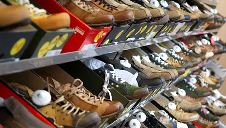 Producem pantofi de miliarde, dar încălțăm chinezării din cele mai ieftine