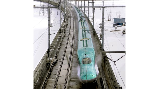 Vedere de pe pasarela a trenului Hayabusa