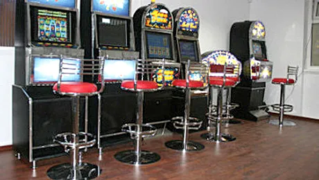 A pierdut salariile profesorilor la… jocuri de noroc