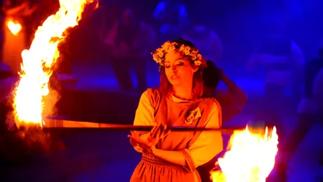 Artiştii Cirque du Soleil au jucat hora cu circarii români