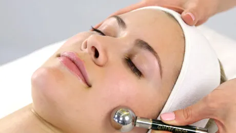 Rozaceea şi povestea ei. 3 sfaturi pentru o piele calmă