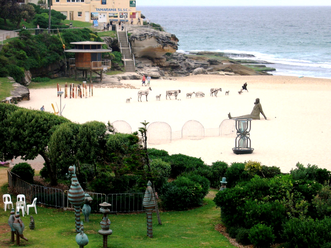 Asa arata plaja Tamarama, in anul 2008, la a XII-a editie a 