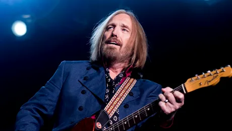 Documentarul „Tom Petty, Somewhere You Feel Free”, lansat azi. Acesta conține imagini inedite de la înregistrările albumului  „Wildflowers”