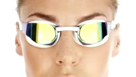 Acest copil adorabil nu-şi poate aminti unde şi-a pus ochelarii