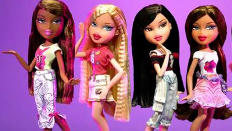 Fetite de 12 ani, platite cu jucarii pentru  a promova trupe pop