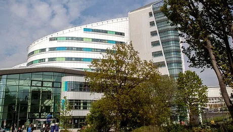 Chirurg suspendat pentru ca și-a „tatuat” numele pe ficatul unui pacient