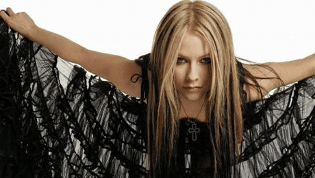 Avril Lavigne vrea sa fie designer vestimentar