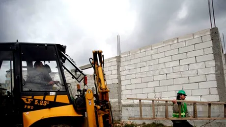 Mesterul Manole revine: un barbat a fost zidit intr-o constructie dezafectata