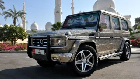 Mașina acoperită integral cu monezi (Poze)