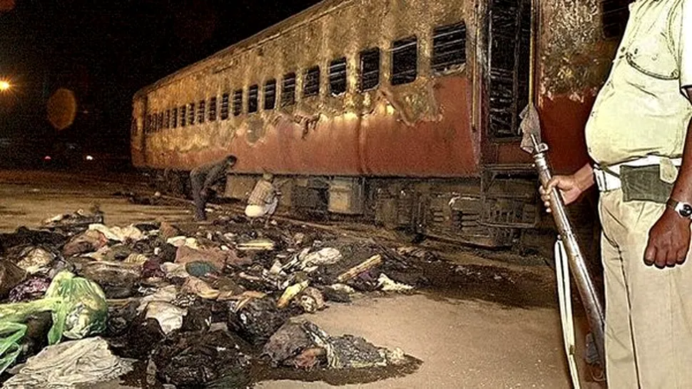 India: Cel puțin 47 de morți, într-un tren cuprins de flăcări