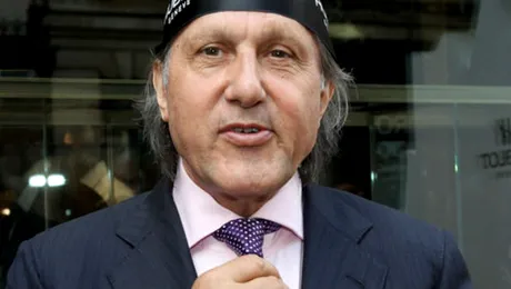 Ilie Năstase nu se dezice – În chiloţi, la propria lui nuntă!