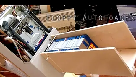 Ingeniozitate dusă la maximum: floppy autoloader