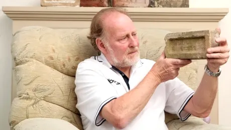 El colecționează cele mai rare cărămizi