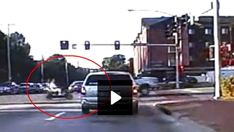 Accidente auto pe doua roti: Unii scapa, altii sunt morti! (VIDEO SOCANT)