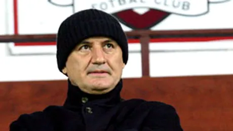 Copos ameninta cu retragerea echipei