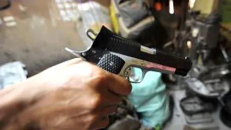 Bodyguard impuscat in cap, in fata supermarket-ului pe care il pazea! (Video)