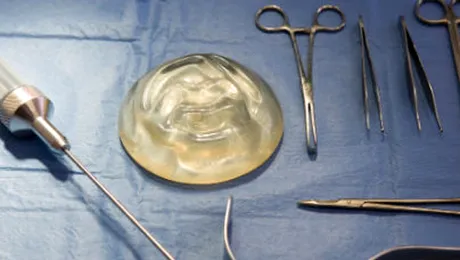 Cel mai nou dusman al lui Hugo Chavez – implanturile mamare