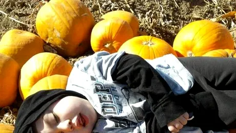 Copilul fără creier a murit