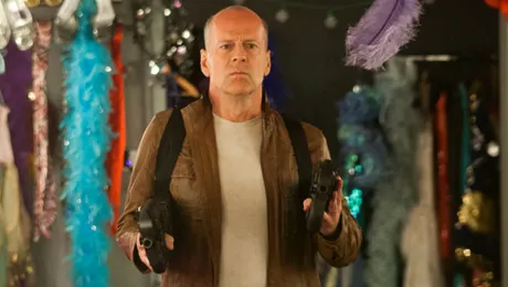 Bruce Willis călătoreşte în timp ca să-şi salveze viaţa