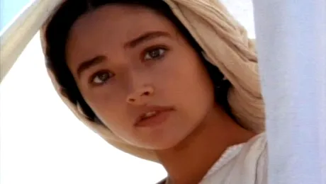 Cum arată acum actriţa care a jucat rolul Fecioarei Maria în filmul „Iisus din Nazaret”