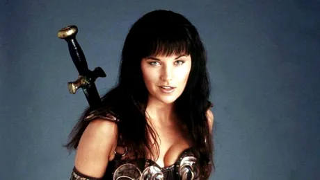 Cine ar fi zis că va ajunge aşa? Cum arată acum XENA, prinţesa războinică!