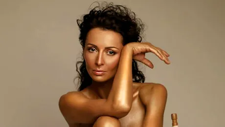 Mihaela Rădulescu şi-a pus poză nud pe Facebook