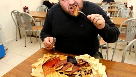 Omul care a intrat in Cartea Recordurilor mancand micul dejun