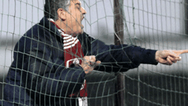 Ioan Andone da indicatii din tribuna