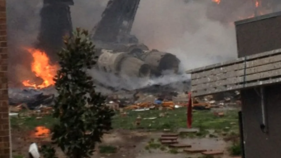 SUA: Un avion militar s-a prăbușit într-o zonă rezidențială