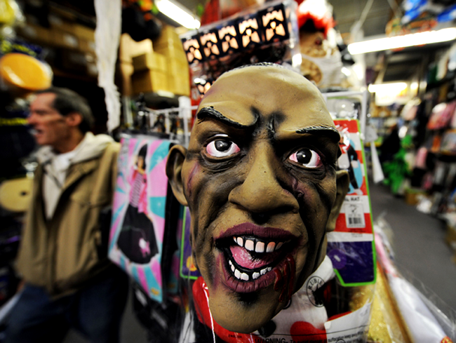 Masca de Halloween Barack Obama vampir, printre cele mai populare