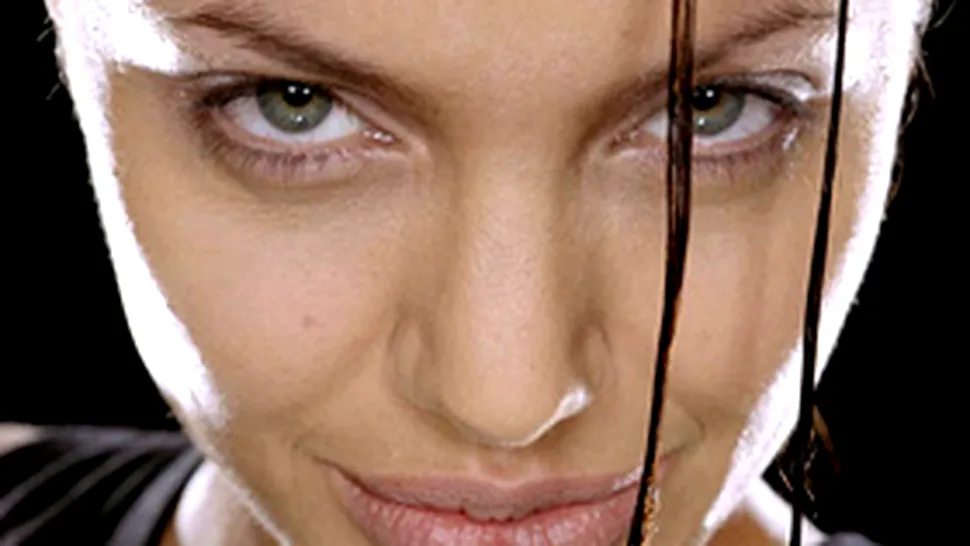 Angelina Jolie are cele mai frumoase buze din lume