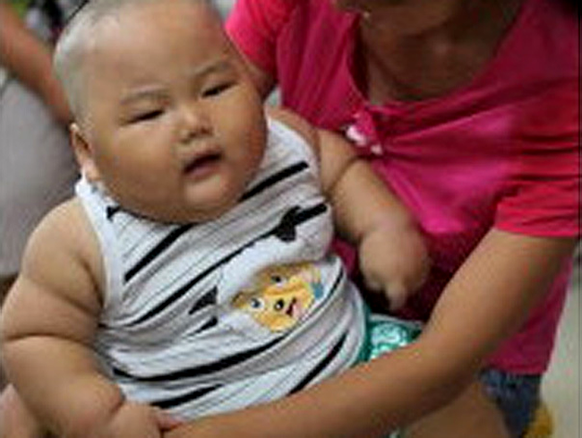 Bebelusul chinez cantareste la 10 luni cat un copil la 6 ani, adica 20 de kilograme!