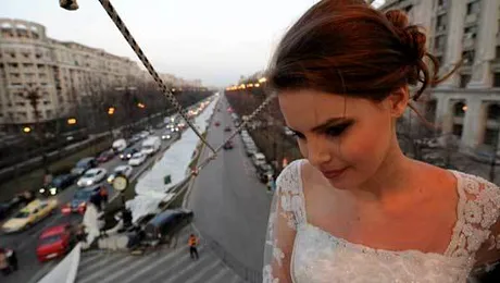 Cartea Recordurilor: Cea mai lungă trenă a unei rochii de mireasă (Poze)