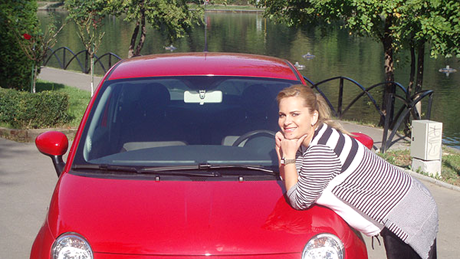 Paula Chirila, cu masina sa la emisiunea Pro Motor