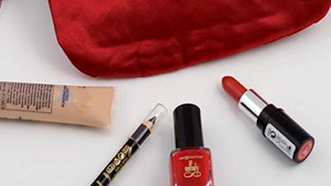 Ce trebuie sa contina trusa de machiaj