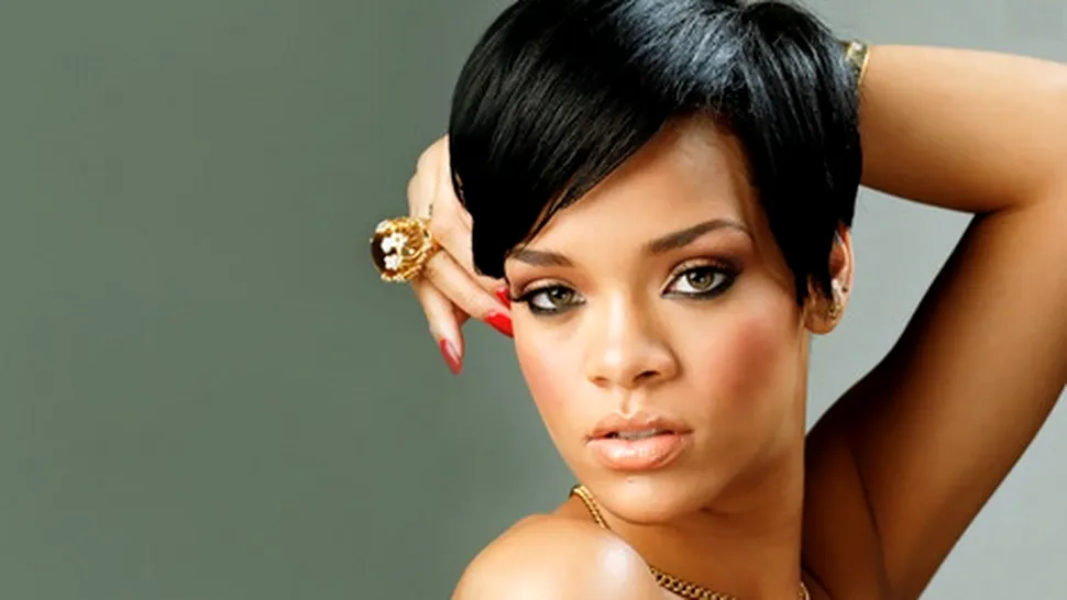 Rihanna s-a dezbrăcat pentru a ne arăta tatuajul... de pe fund