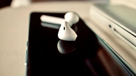 O mamă și-a dus fetița la spital, crezând că a înghițit o cască AirPod. Unde era, de fapt, dispozitivul