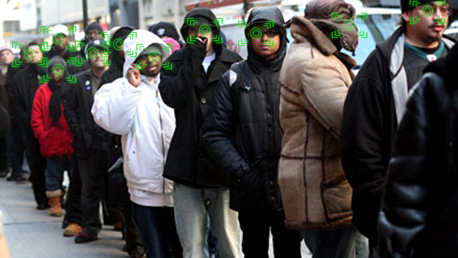 Oameni scanati pe strada