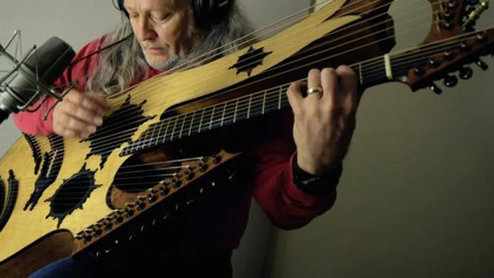 Chitara cu 27 de corzi, inventia unui muzician american (Poze & Video)
