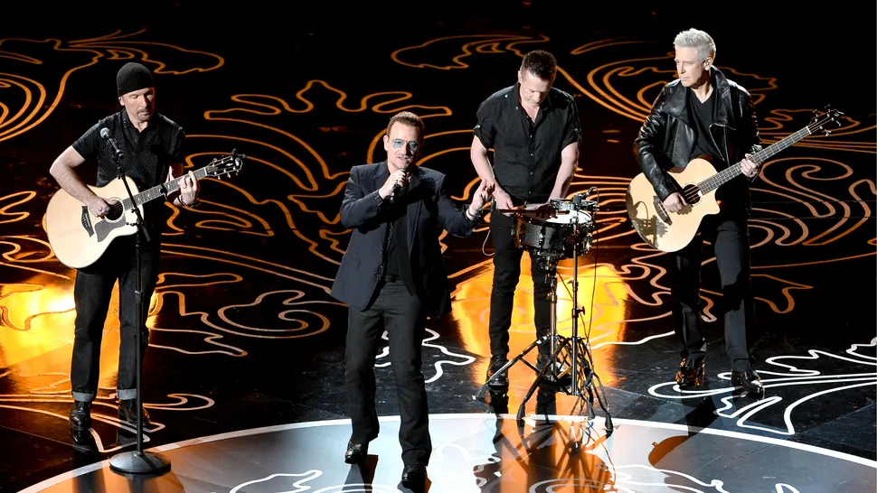 Trupa U2 urcă pe scena MTV EMA 2014 