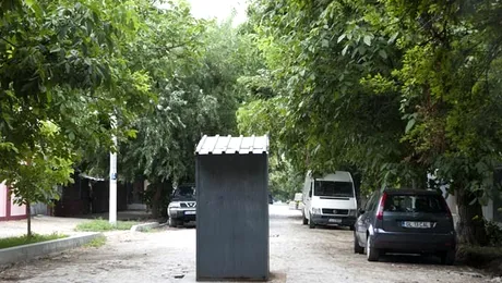 Muncitorii își fac nevoile în mijlocul străzii