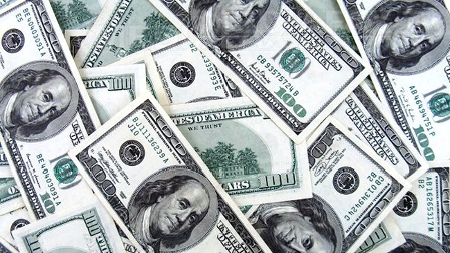 Dolarul american are o viata mai buna decat euro