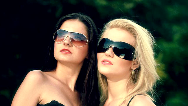 Elena Ceausescu si Adela Muha, alias trupa Beverly