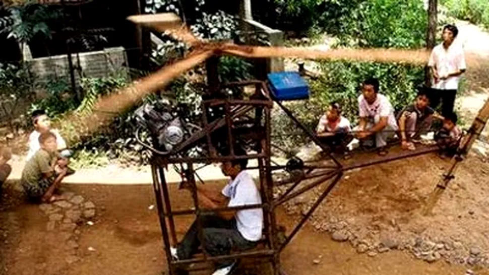 Un chinez si-a construit un elicopter din lemn (Poze)